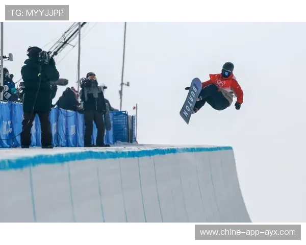 单板滑雪U型池比赛花式动作频出，评分标准引争论