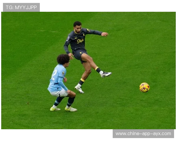 埃弗顿通过快速切换方向制造机会