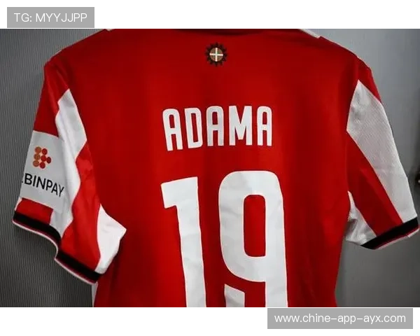 AC米兰高速推进到禁区，莱奥倒地推射完成破门